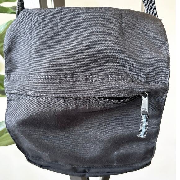 Eddie Bauer Magnetic Closure Travel Bag Crossbody Messenger Carry On Black - Picture 1 of 8